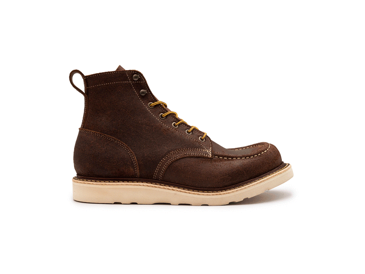 rotating 360° view of brown oiled rough out leather moc toe boot on white background