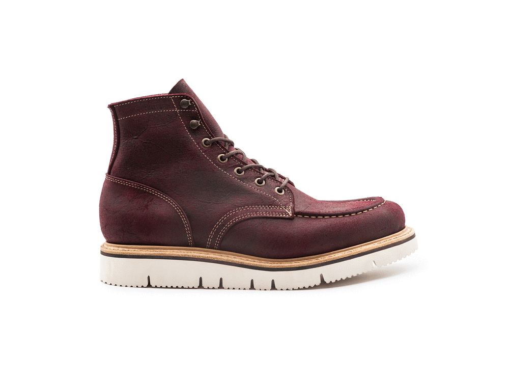 rotating 360° view of burgundy rambler leather moc toe boot on white background