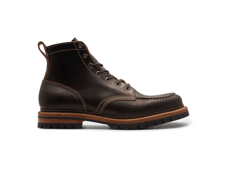 rotating animation of java waxed flesh moc toe boot on white background
