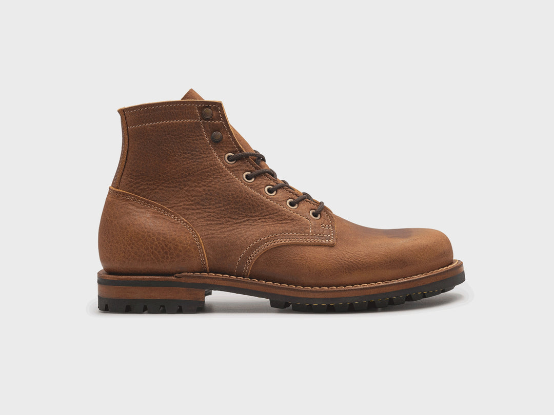 360° rotating view of the British Tan Grizzly Plain Toe boot