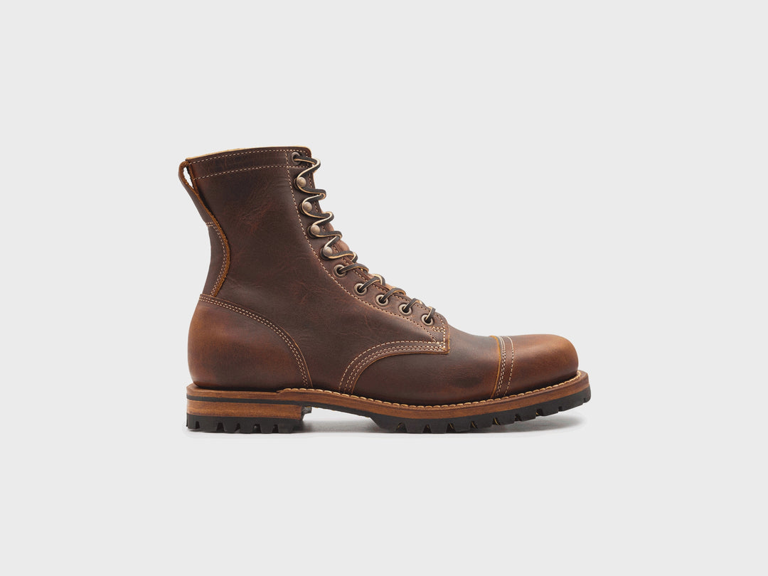 360° rotating view of the Tobacco Snakebite Cap Toe Upland boot