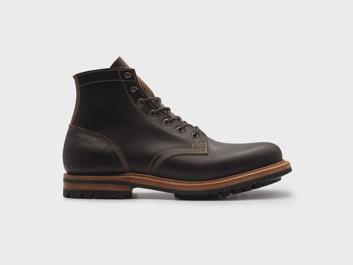 360° rotating view of the Java Waxed Flesh Plain Toe boot