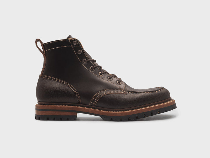 360° rotating view of the Java Waxed Flesh Moc Toe boot