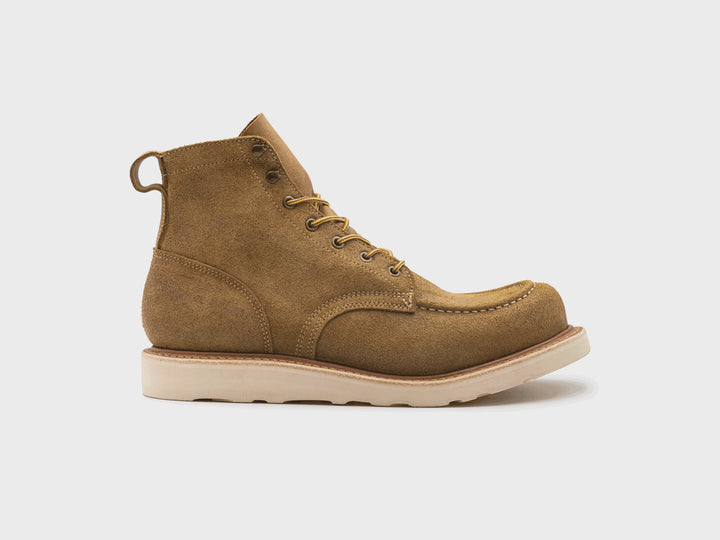 360° rotating view of the Coyote Oiled Rough Out Moc Toe boot